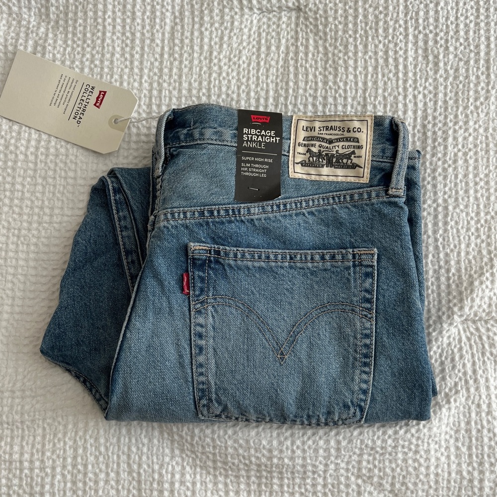 Levi's® WellThread® Cottonized Hemp Ribcage Straight Jeans